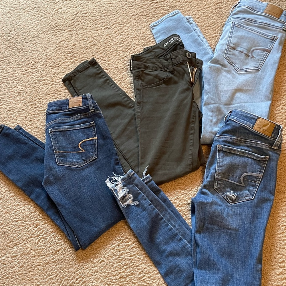 4 pairs American Eagle jeans